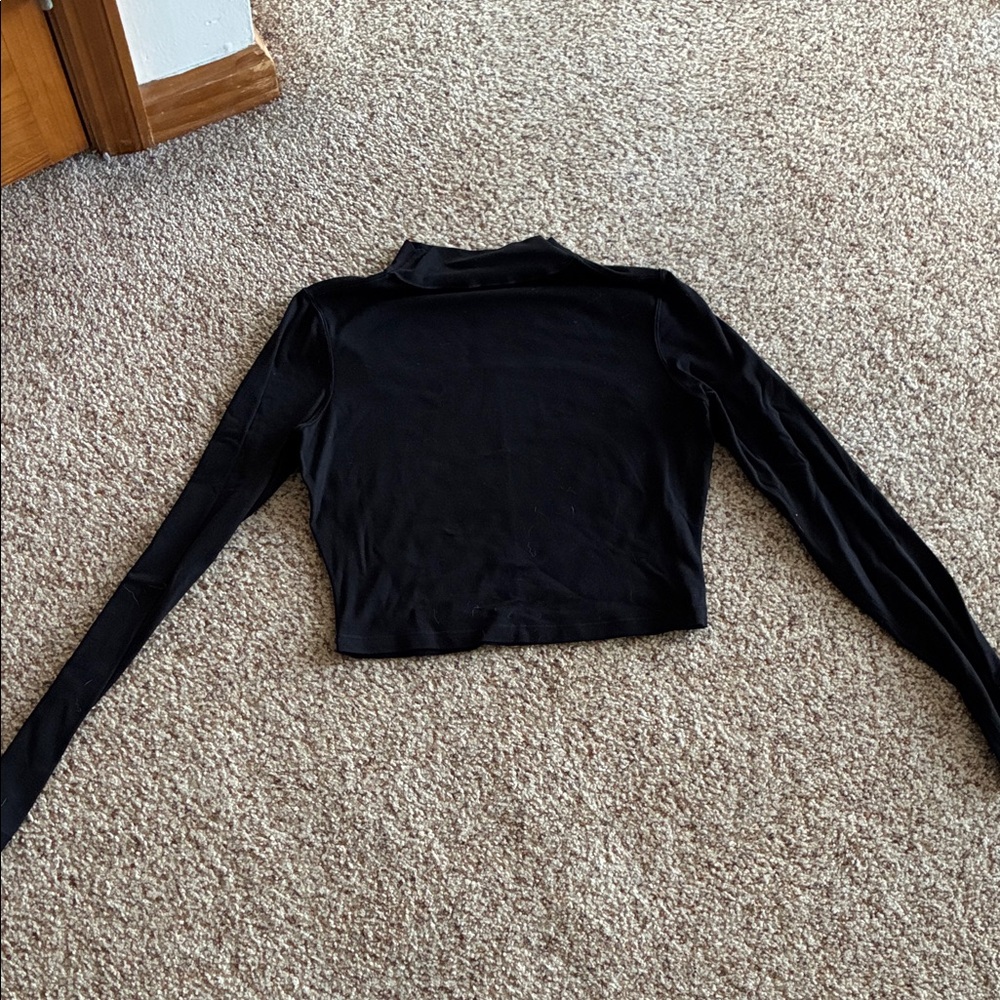 Black Long Sleeve cropped Lululemon